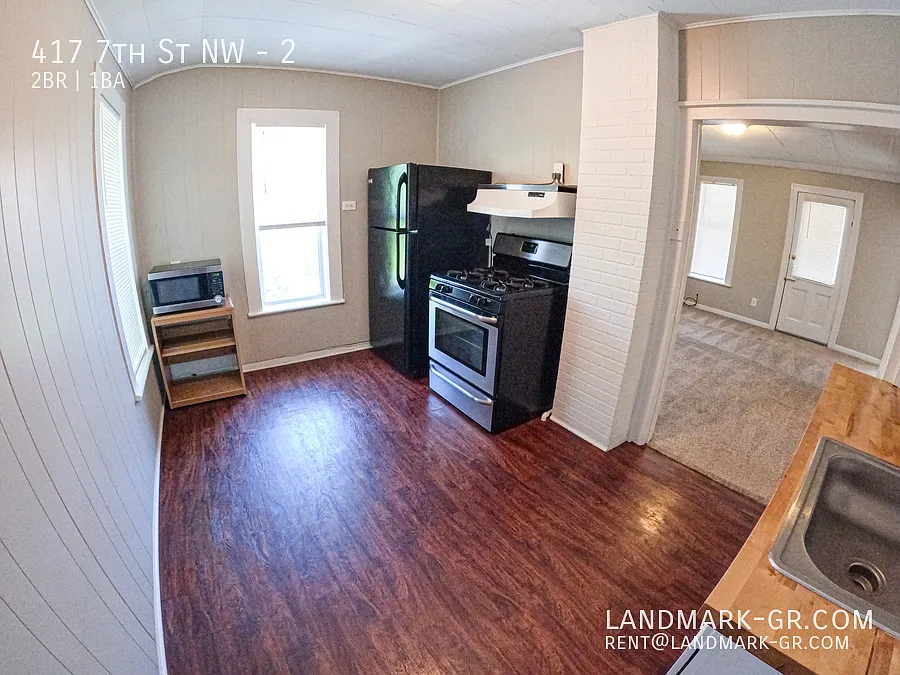 Upgraded 2 Bed / 1 Bath — Photo 4