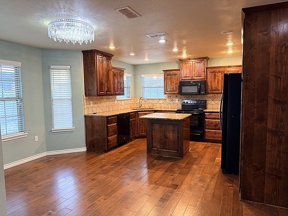4th image of 426 E University Dr
