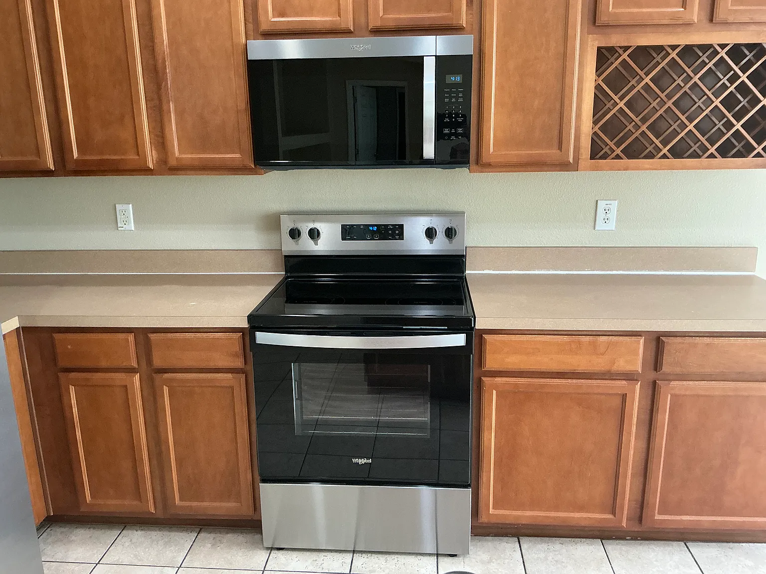 3 bed, 2.0 bath, 1960 sqft, $2,650 — Photo 3