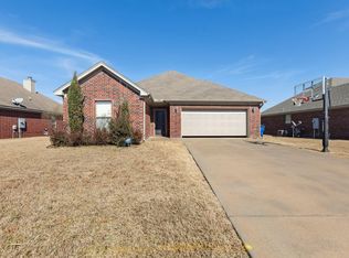 104 Vienne Pl, Maumelle, AR 72113