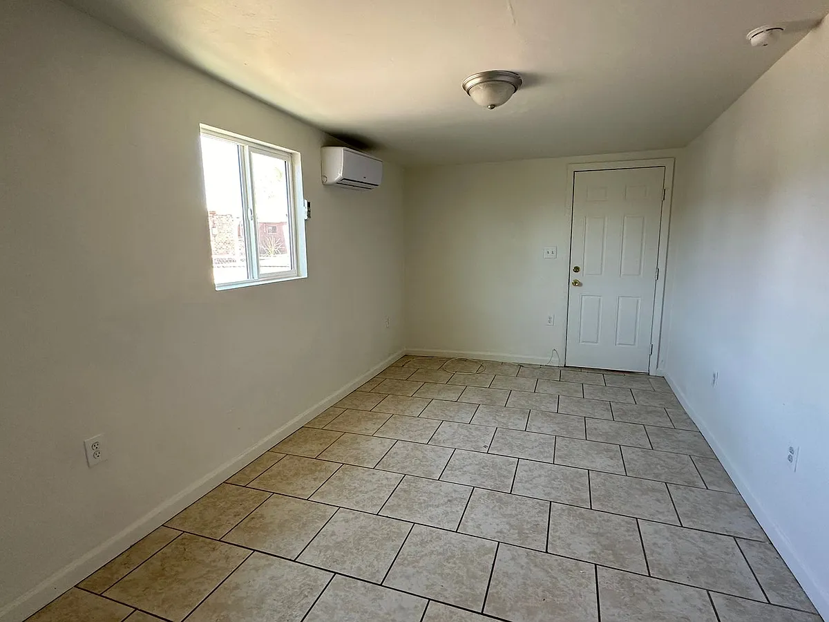 Building Photo - 238 W 33rd St #A-D