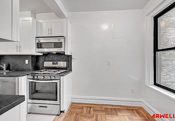 3rd image of 311 E 72nd St APT 7E