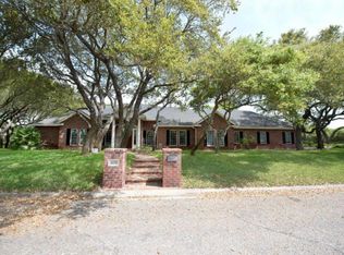 409 Cherry Hills Dr, Rockport, TX 78382