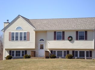 91 Brayton Rd, Tiverton, RI 02878
