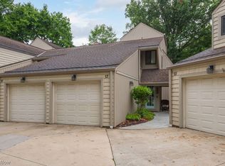 12 Landings Way, Avon Lake, OH 44012