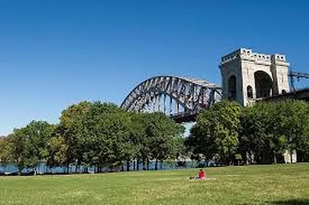 Rented by Halvatzis Realty | media 28