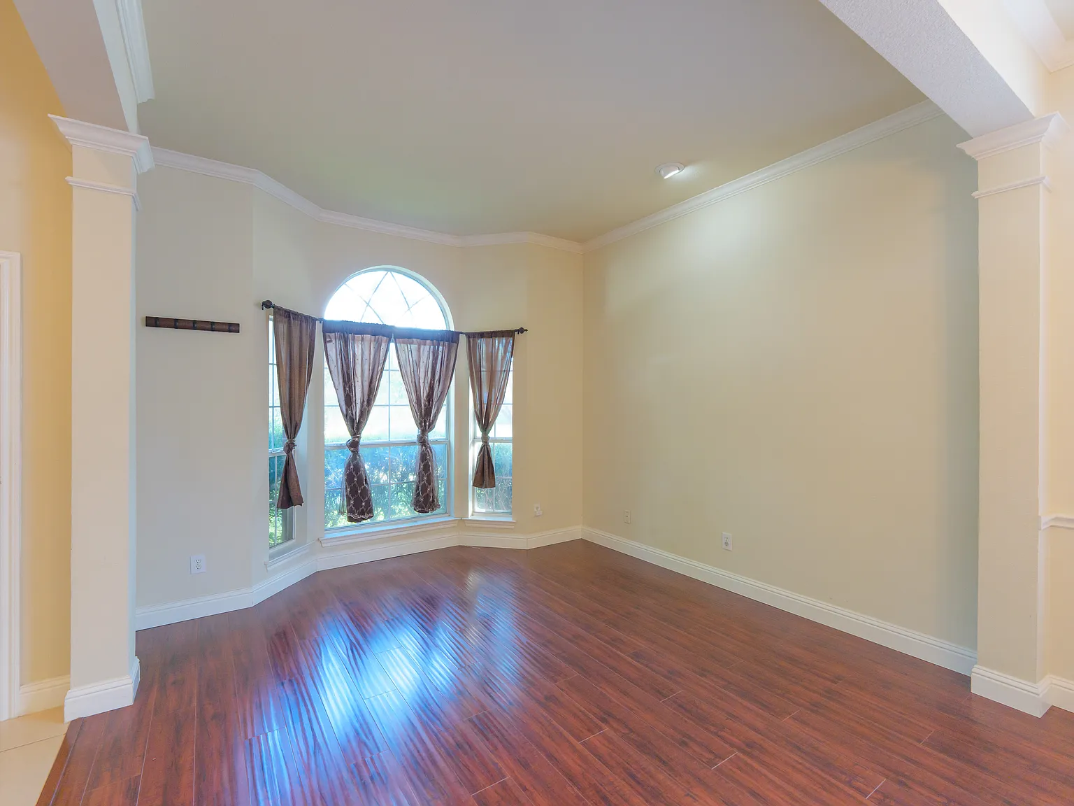 4 bed, 2191 sqft, $2,900 — Photo 4