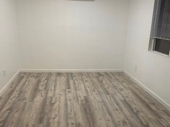 5th image of 1067 W Spruce St #2