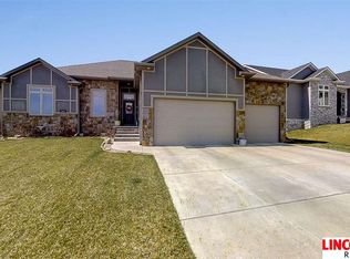 9343 Del Rio Dr, Lincoln, NE 68516