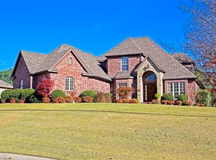 2000 NW Desoto Dr, Bentonville, AR 72712