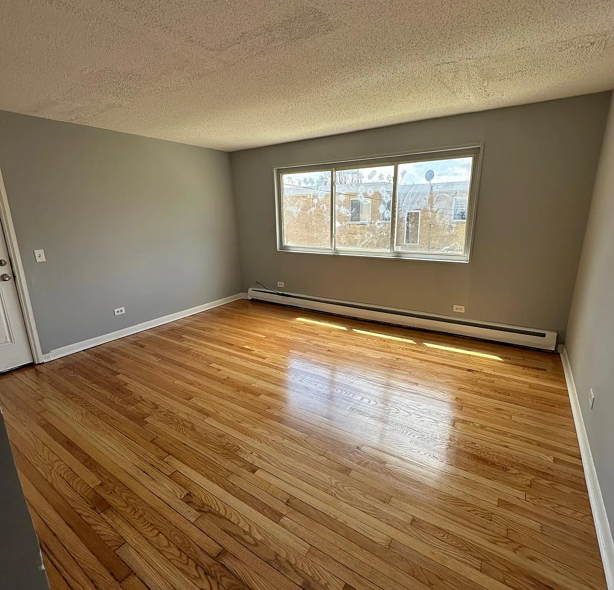 2 bed, 1000 sqft, $1,350 — Photo 3
