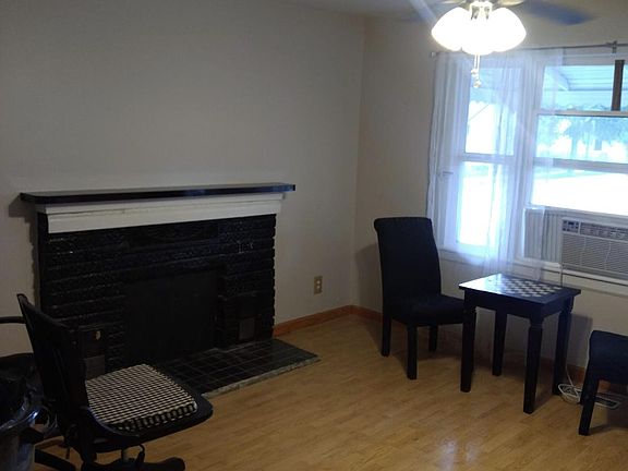 3rd image of 23163 Melville Ave