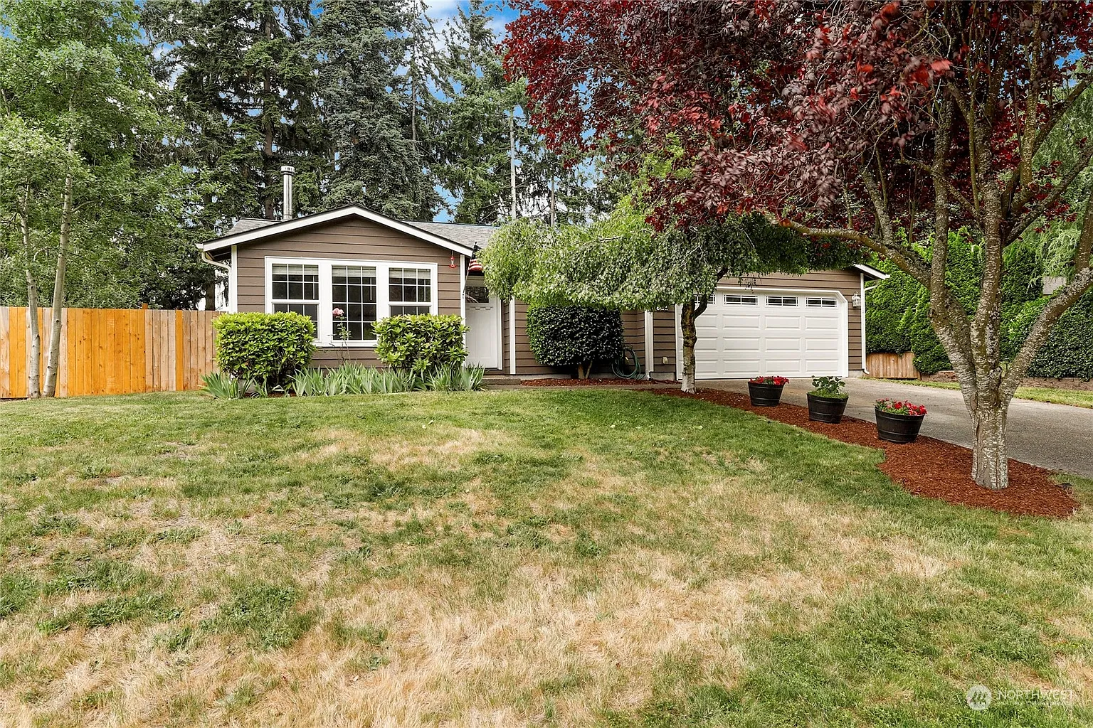 611 Hawks Glen Drive SE photo 1