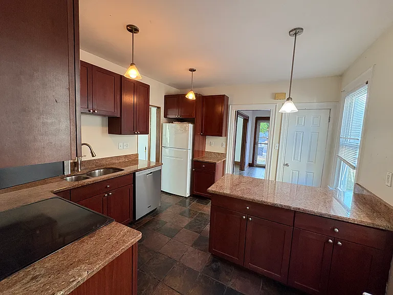 273 Peck Ave — Photo 10