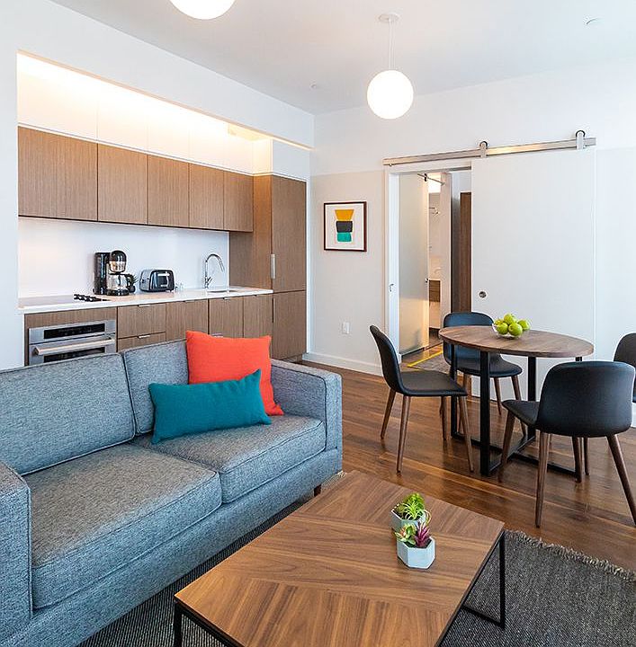1st image of 400 W 42nd St #10036