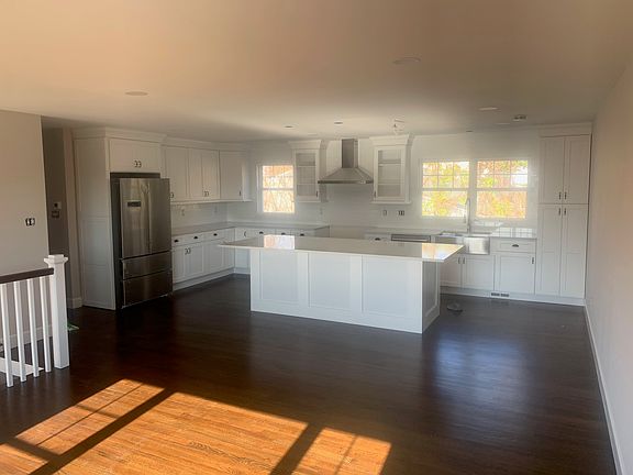 4th image of 21 Sylvan Dr