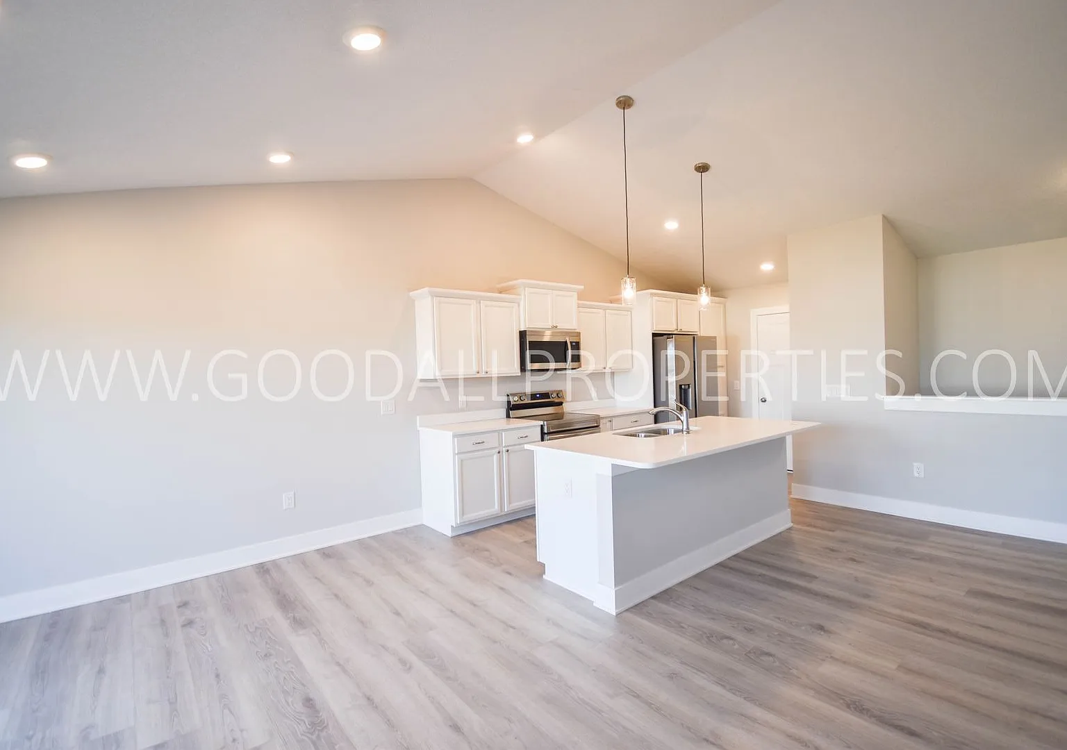 Ranch Style 3 Bedroom 2 Bath home in Waukee with a Walk out basement!! — Photo 2