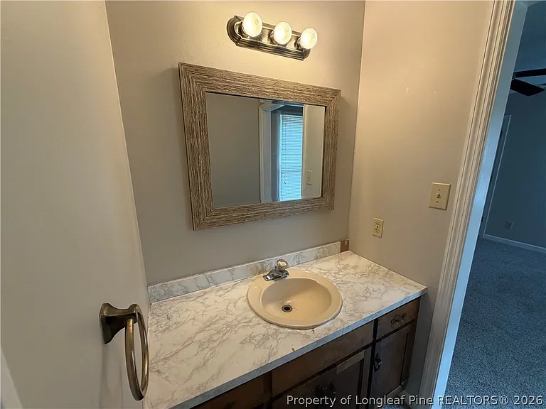 872 Hilton Dr — Photo 12