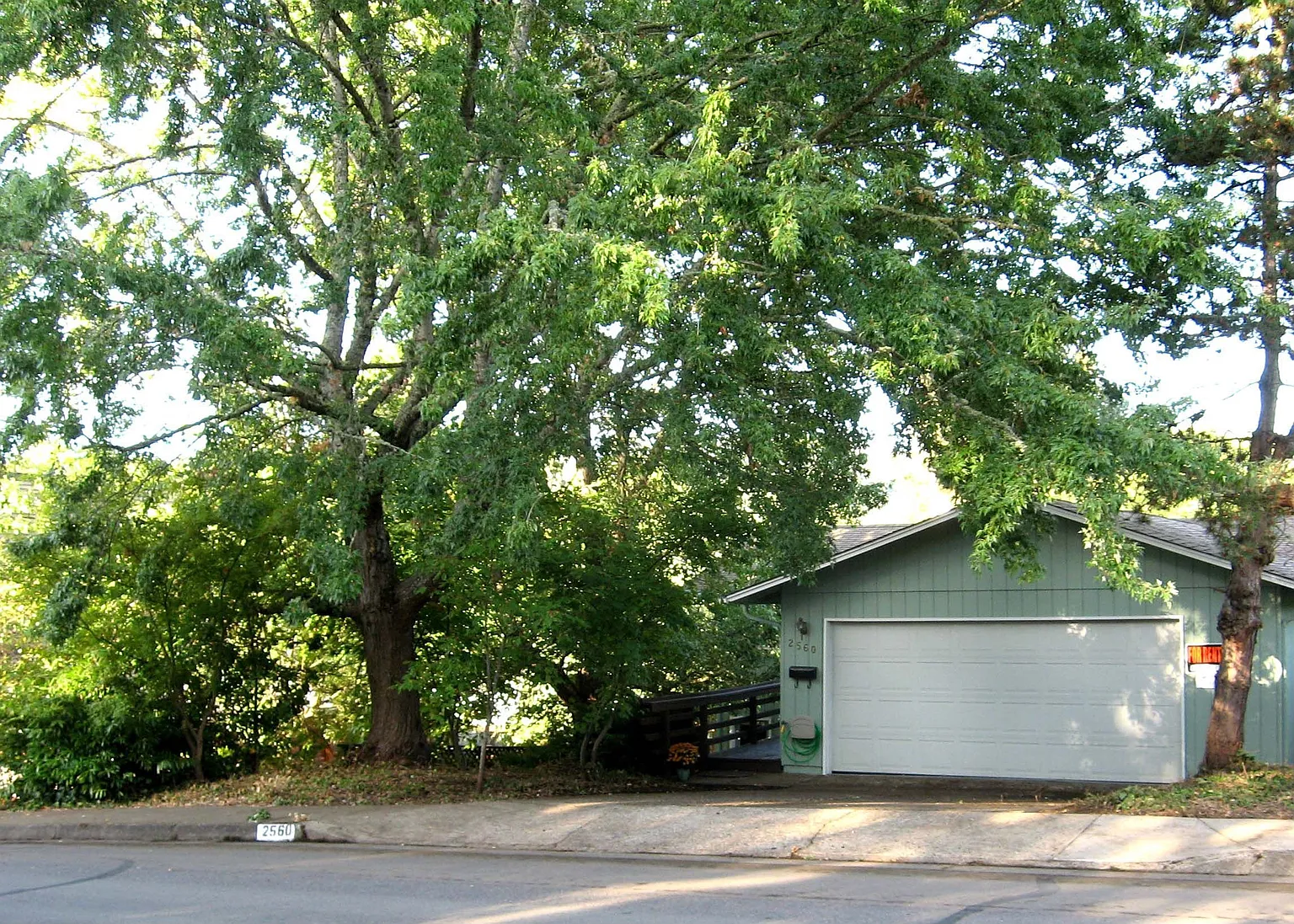 2560 Madison St photo 1