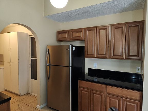 5th image of 854 Marquis Ct