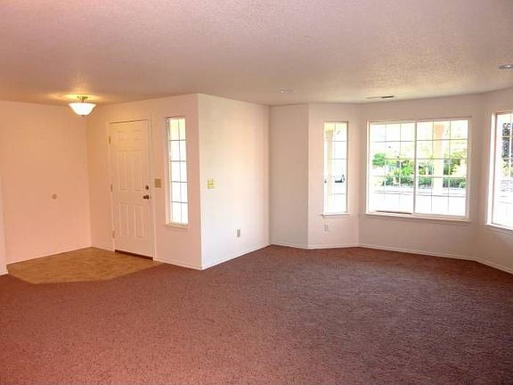 3rd image of 13417 NE 91st St