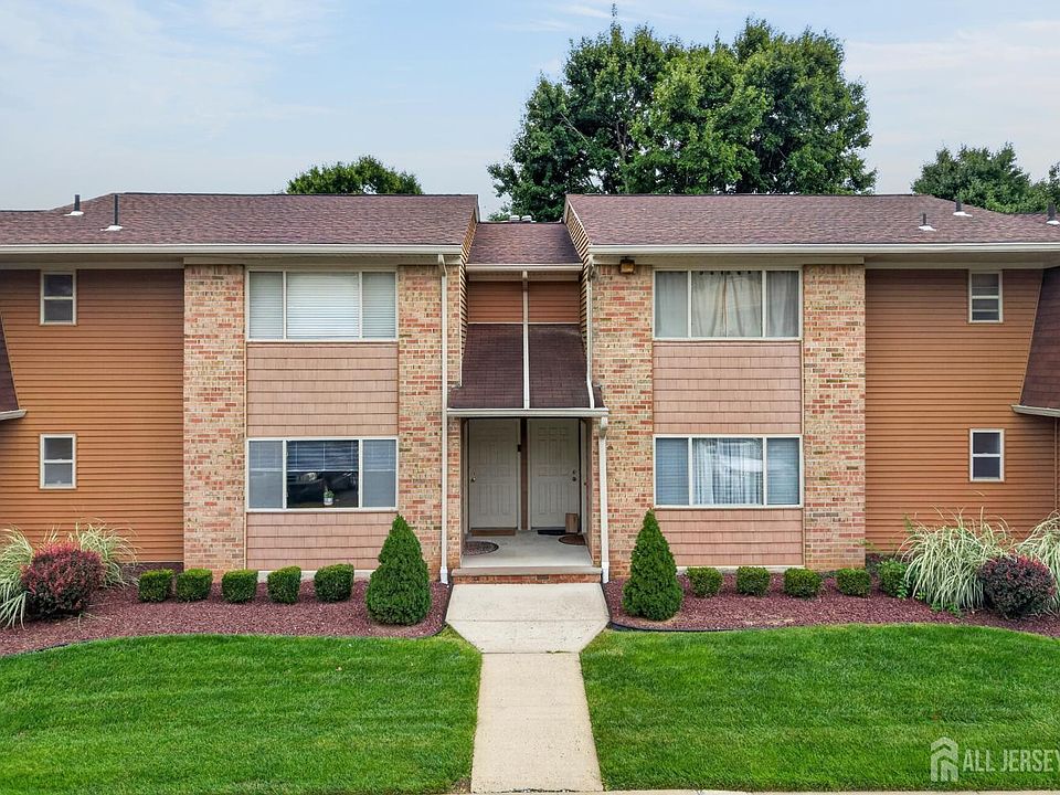 1st image of 207 Mandon Ct S