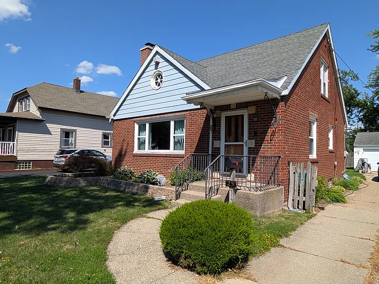 25 Wendel Ave — Photo 1