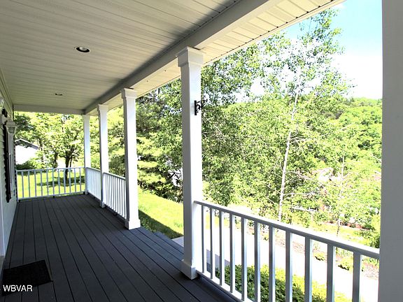 3rd image of 1517 Hidden Valley Dr