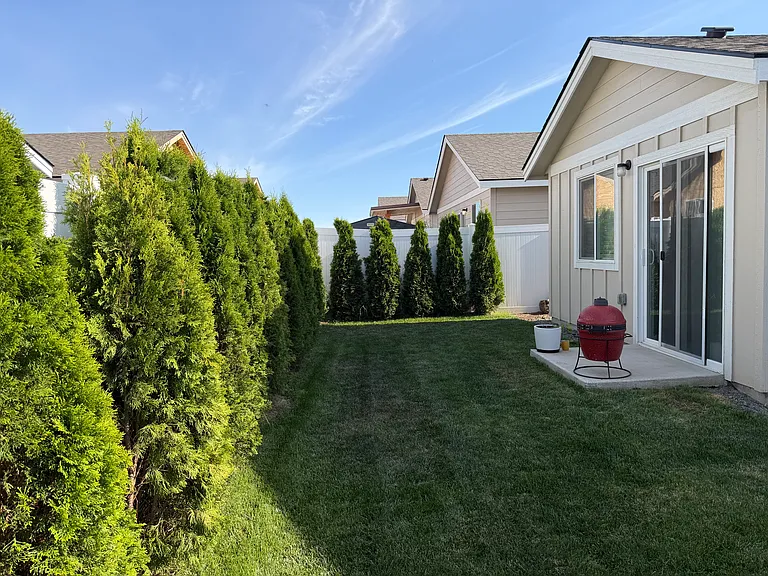 630 Tinley St — Photo 13