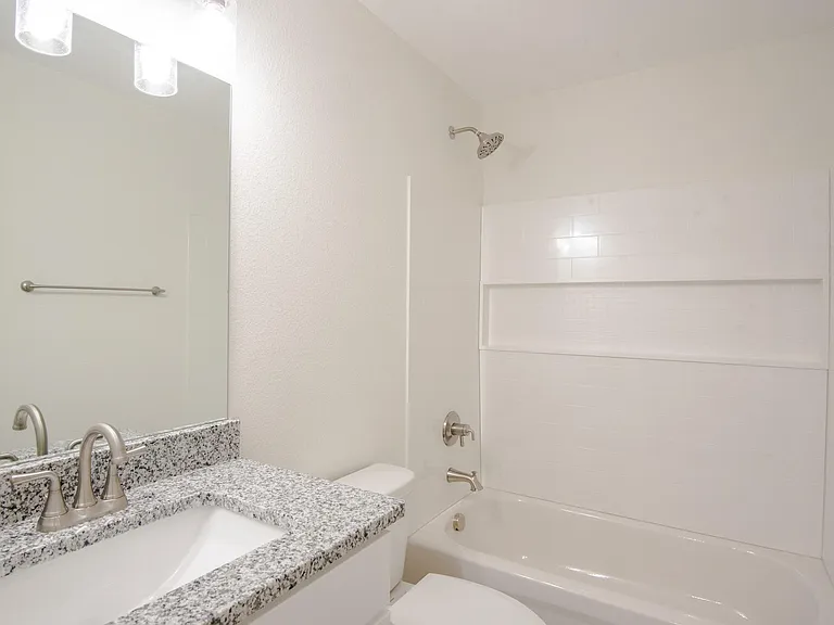 1321 Franklin Ave — Photo 6