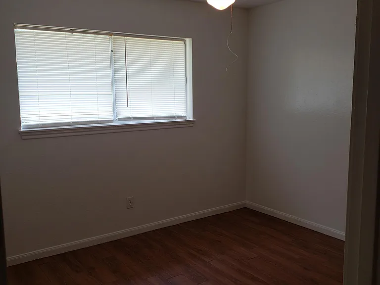 1003 Stadium Dr — Photo 13
