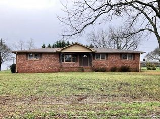 100 Woodfield Dr, Williamston, SC 29697