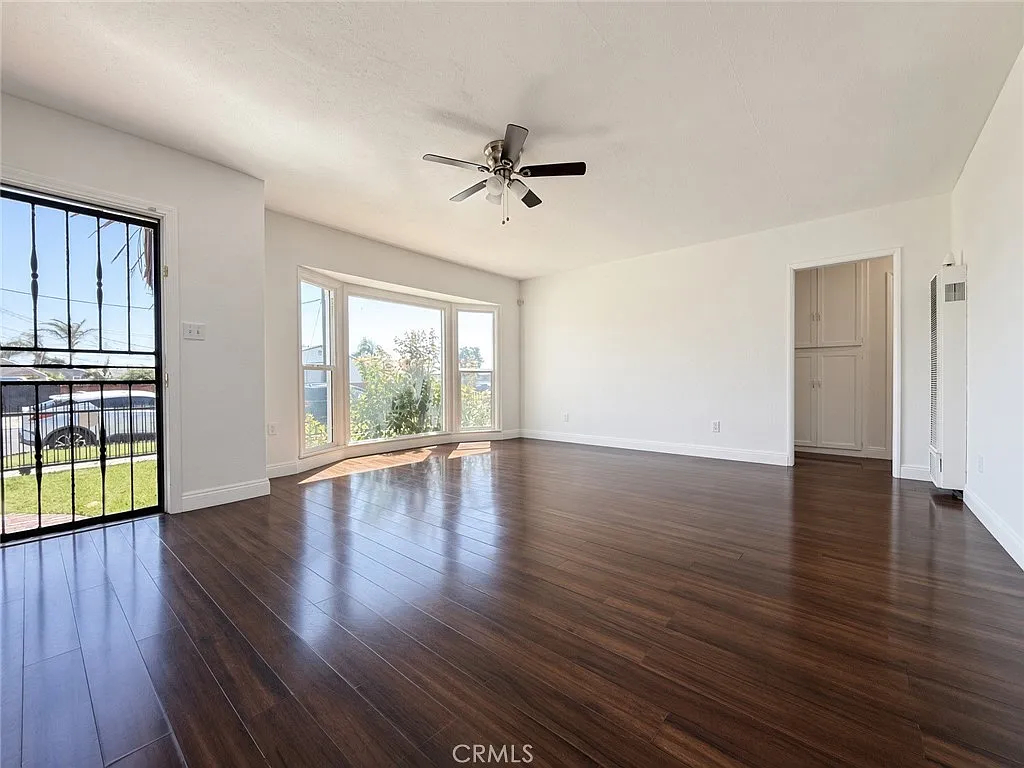 2 bed, 844 sqft, $3,050 — Photo 3
