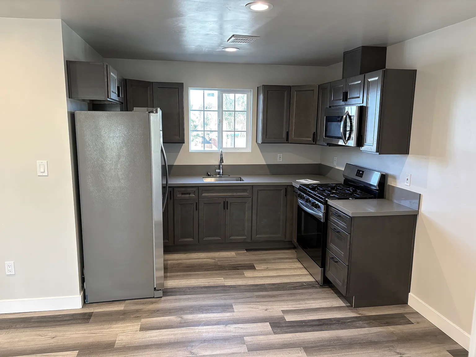 2 bed, 750 sqft, $2,900 — Photo 2