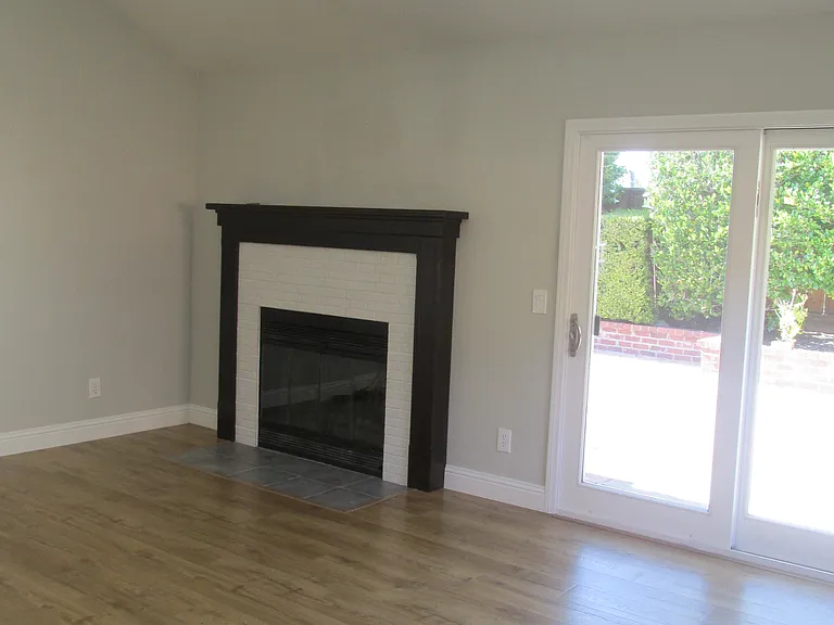 414 Woodbridge St — Photo 12