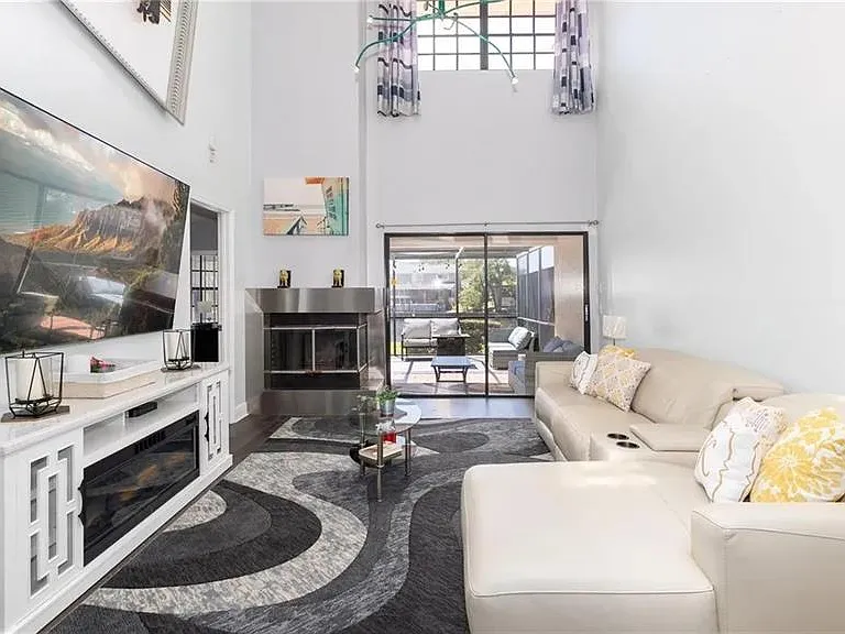 10438 Saint Tropez Pl — Photo 9