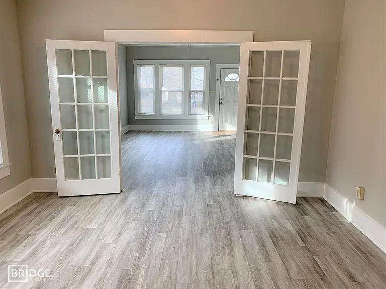 520 E Day St — Photo 5