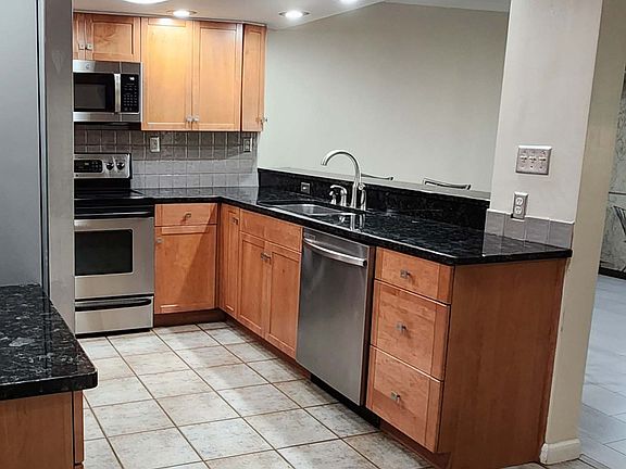 3. 2405 W Mississippi Ave_kitchen_b