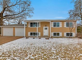 11998 Holly Brook Dr, Maryland Heights, MO 63043