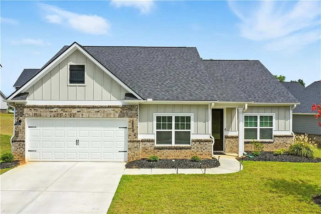 4 bed, 2.0 bath, 2130 sqft, $3,000 — Photo 1