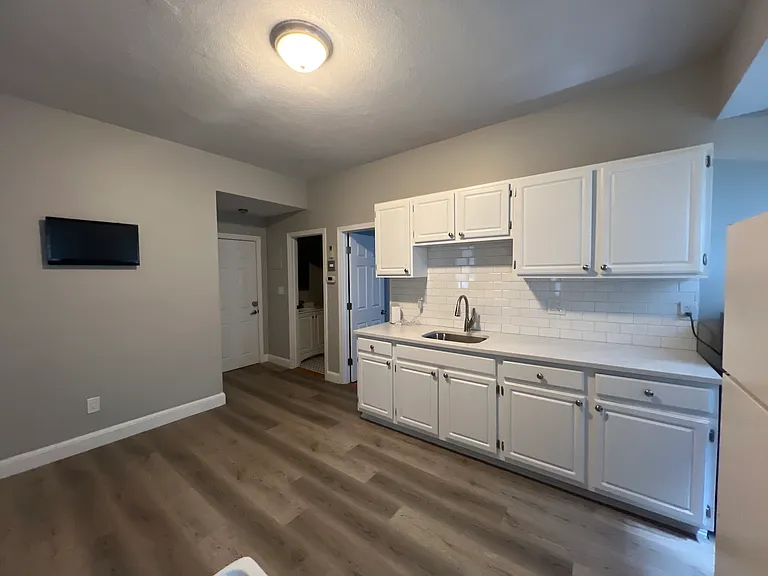 182 Cottage St #202 — Photo 4