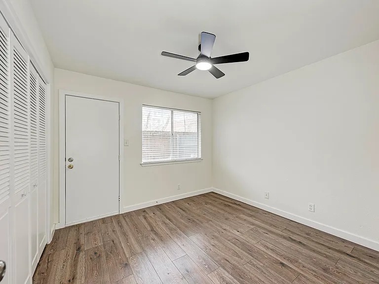 1010 W 23rd St #5 — Photo 15