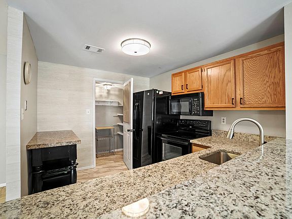 5th image of 1058A Norwood Ct