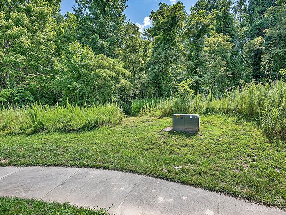 3rd image of 8 Deer Horn Cir #6