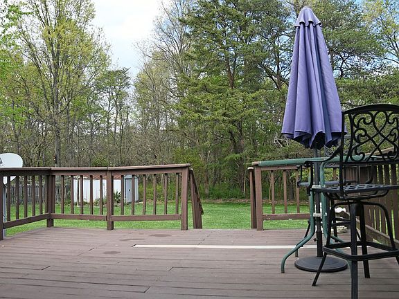 3rd image of 218 Bluebird Dr