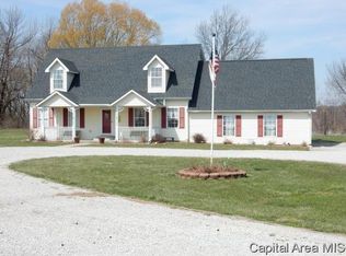 853 N 1400 East Rd, Owaneco, IL 62555
