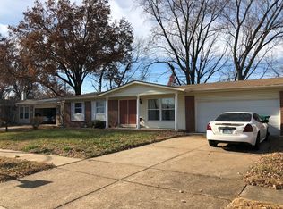 2805 Radcliffe Dr, Florissant, MO 63031
