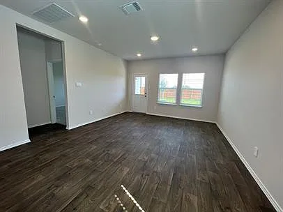 4 bed, 2.5 bath, 2034 sqft, $1,995 — Photo 2