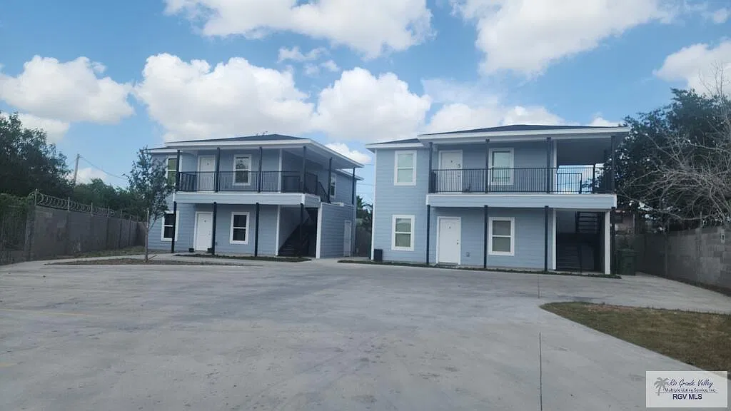 3 bed, 2.0 bath, 1500 sqft, $1,400 — Photo 1