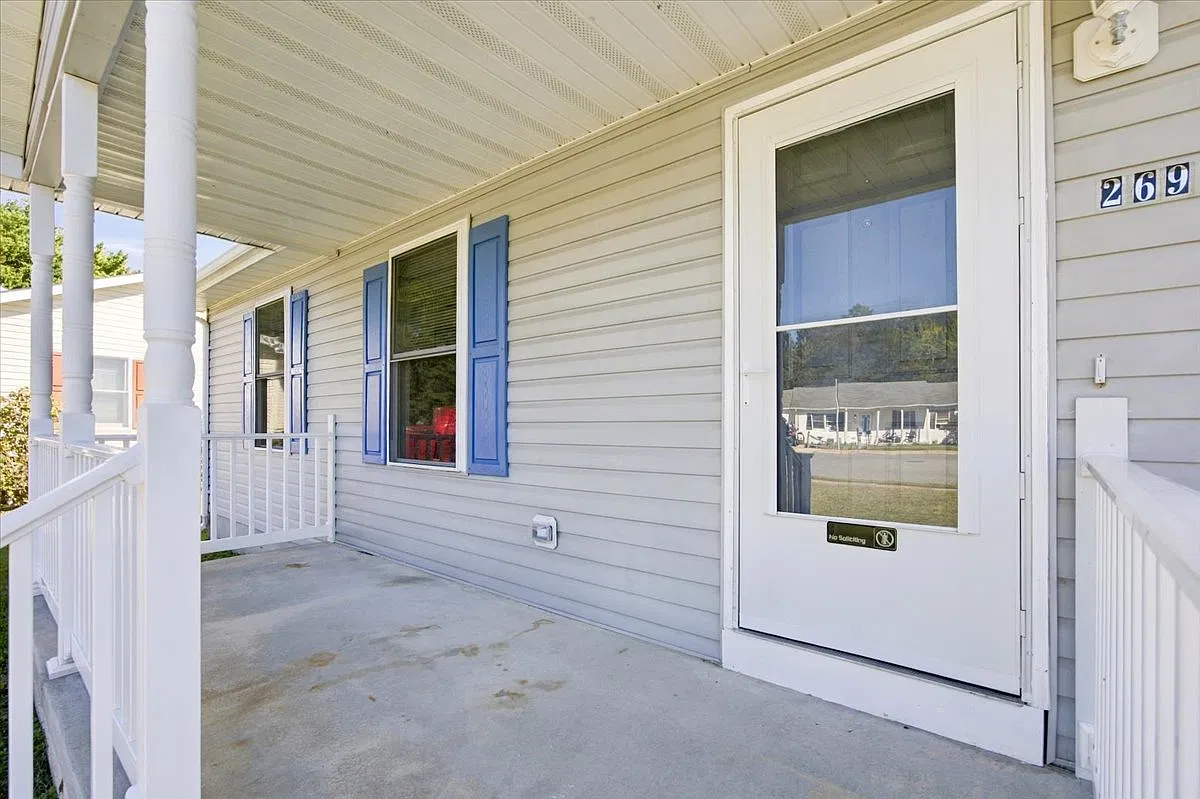 3 bed, 1040 sqft, $2,200 — Photo 4
